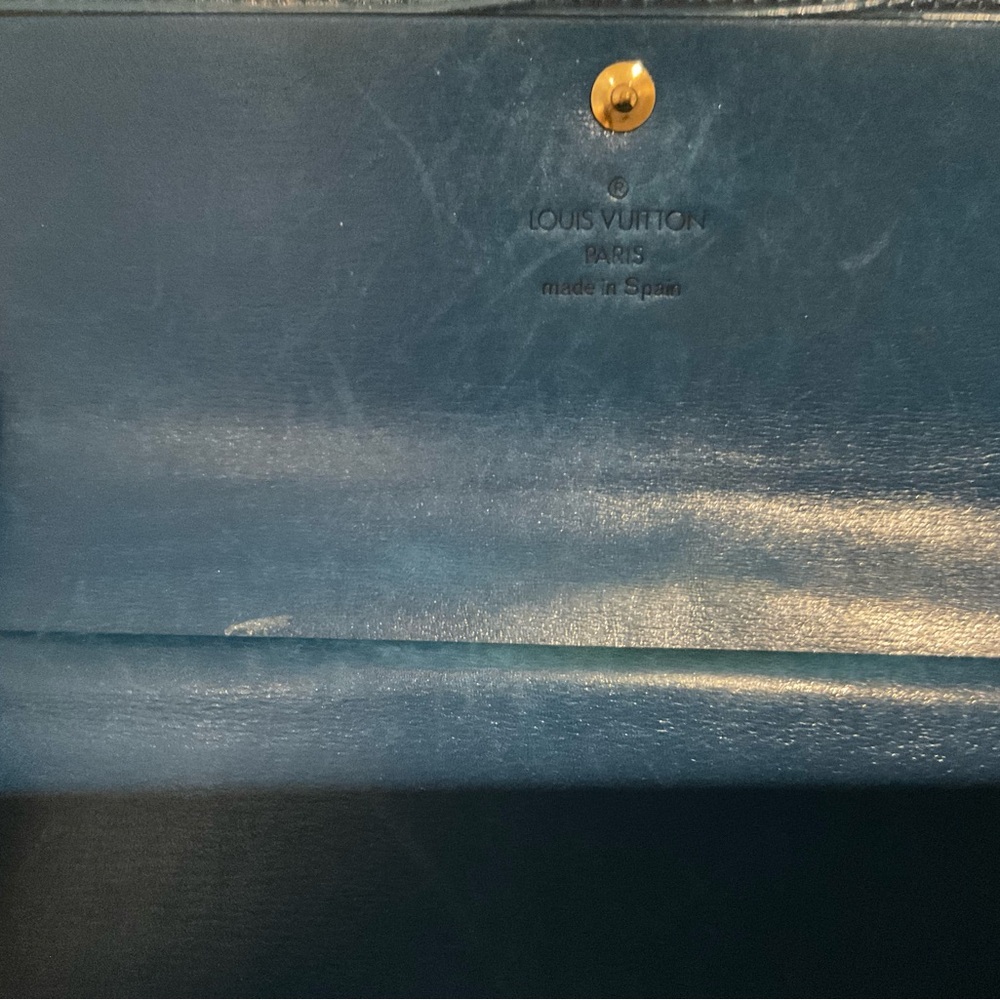 Louis Vuitton Epi International Wallet - Picture 6 of 8
